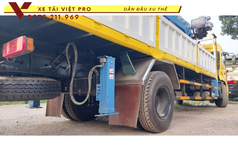 Xe tải Dongfeng 2 chân gắn cẩu Dongyang 6 tấn