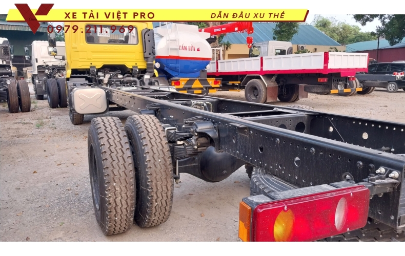 Xe tải Dongfeng 2 chân gắn cẩu Dongyang 6 tấn