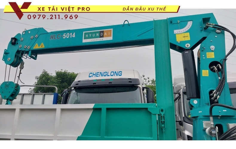 Xe Dongfeng 2 chân gắn cẩu Hyundai 5 tấn giá rẻ chất lượng
