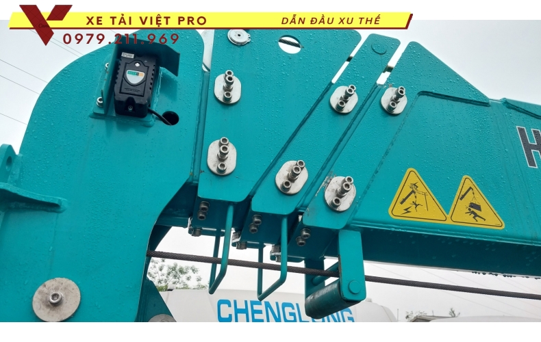 Donfeng D11 gắn cẩu Hyundai 5 tấn giá tốt, chất lượng cao