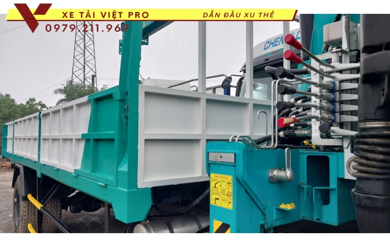 Xe Dongfeng 2 chân gắn cẩu Hyundai 5 tấn giá rẻ chất lượng