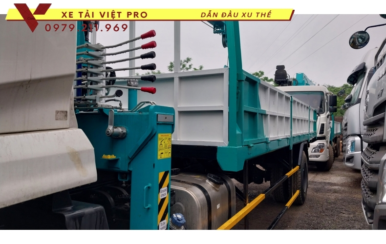 Xe Dongfeng 2 chân gắn cẩu Hyundai 5 tấn giá rẻ chất lượng