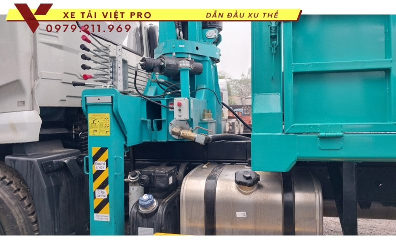 Donfeng D11 gắn cẩu Hyundai 5 tấn giá tốt, chất lượng cao