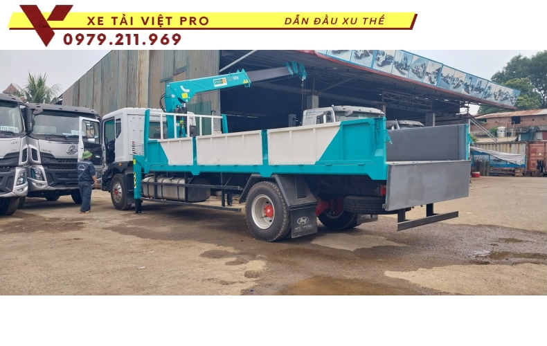 Donfeng D11 gắn cẩu Hyundai 5 tấn giá tốt, chất lượng cao