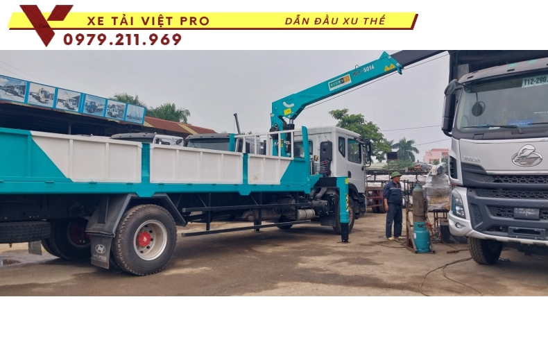 Donfeng D11 gắn cẩu Hyundai 5 tấn giá tốt, chất lượng cao