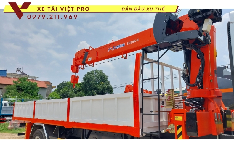 Xe Chenglong 3 chân gắn cẩu Kanglim 5 tấn