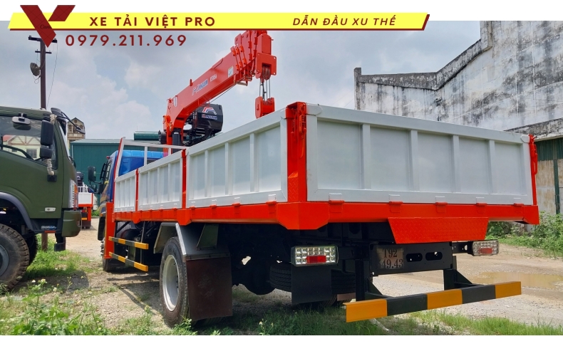 Xe Chenglong 3 chân gắn cẩu Kanglim 5 tấn
