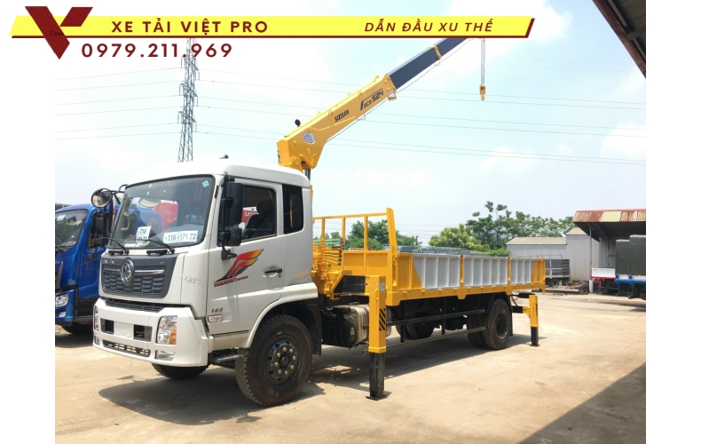 Xe tải Dongfeng 2 chân gắn cẩu Soosan 5 tấn 4 đốt giá mới