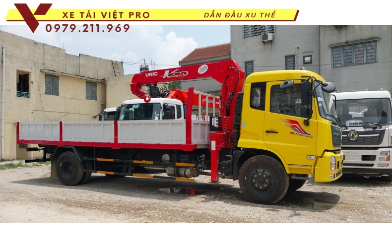 Xe tải Dongfeng B180 gắn cẩu Unic 5 tấn