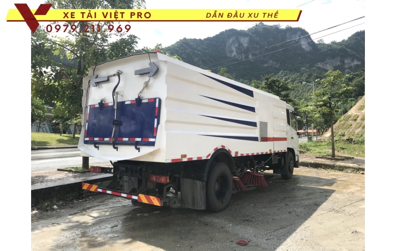 Dongfeng 2 chân hút bụi quét đường báo giá mới nhất