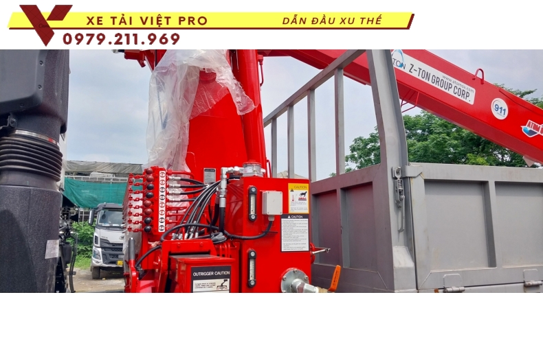 Xe Dongfeng gắn cẩu Atom 8 tấn 6 đốt năm 2024