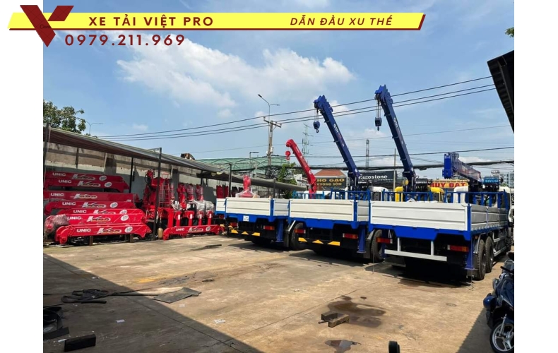 Xe tải Dongfeng 4 chân gắn cẩu Dongyang 7 tấn