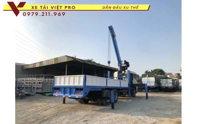 Xe tải Dongfeng 3 chân gắn cẩu Dongyang 7 tấn - Giá mới nhất