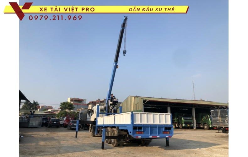 Xe tải Dongfeng 3 chân gắn cẩu Dongyang 7 tấn - Giá mới nhất