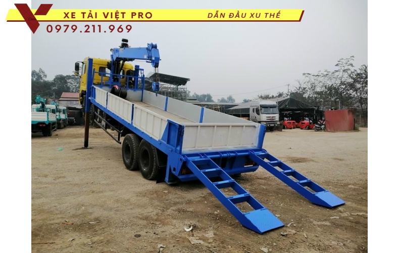 Xe tải Dongfeng 4 chân gắn cẩu Dongyang 7 tấn