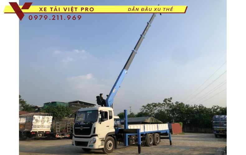 Xe tải Dongfeng 3 chân gắn cẩu Dongyang 7 tấn - Giá mới nhất