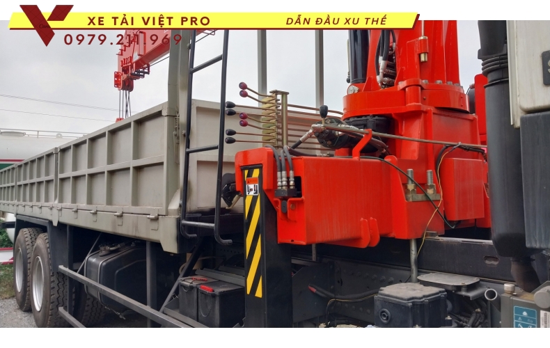 Xe tải Dongfeng 3 chân gắn cẩu Kanglim 8T - Đánh giá chất lượng và mức vốn đầu tư thế nào?