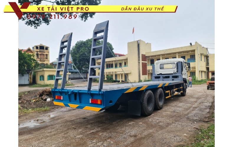 Báo giá Dongfeng 3 chân nâng đầu chở máy công trình