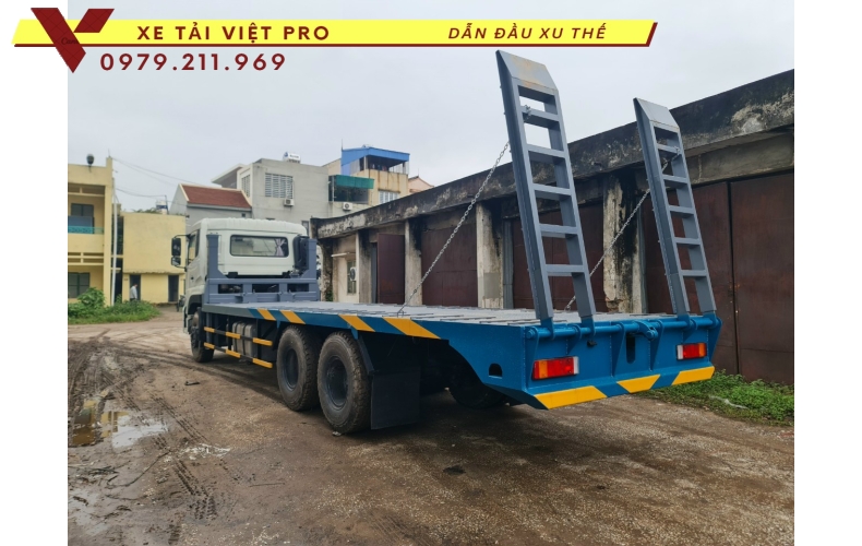 Báo giá Dongfeng 3 chân nâng đầu chở máy công trình