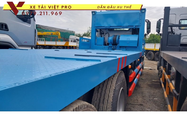 Báo giá Dongfeng 3 chân nâng đầu chở máy công trình