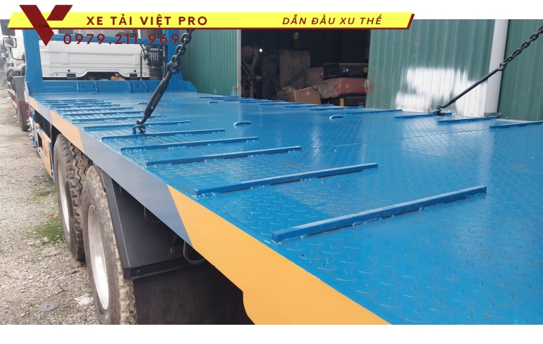 Báo giá Dongfeng 3 chân nâng đầu chở máy công trình