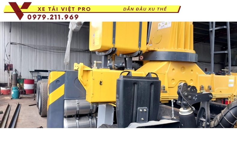 Dongfeng 3c gắn cẩu XCMG 8 tấn báo giá xe mới nhất tại Đông Anh - Hà Nội