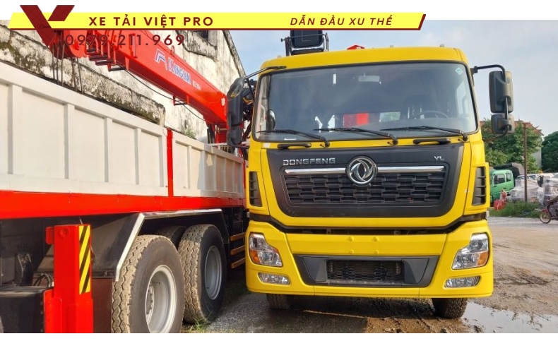 Dongfeng 4 Chân Gắn Cẩu 12 Tấn
