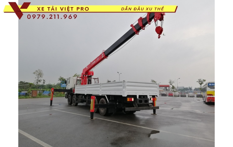 Xe tải Hyundai HD320 gắn cẩu Atom 12 tấn thông số và báo giá