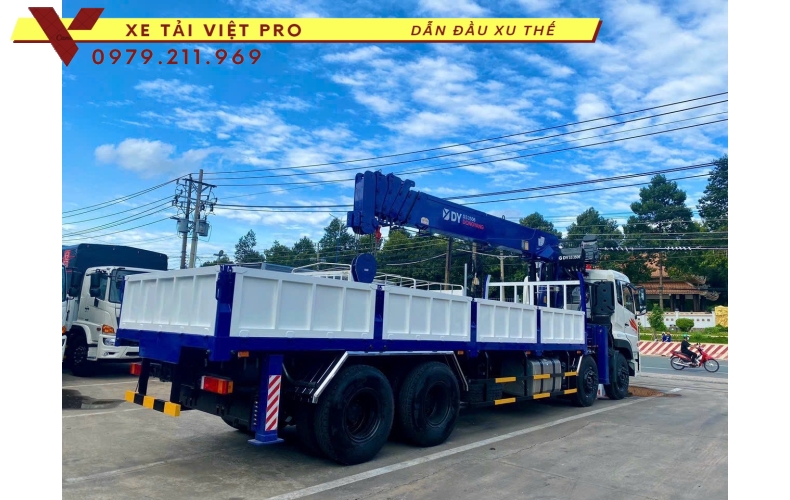 Xe tải Dongfeng 4 chân gắn cẩu Dongyang 15 tấn - Giá tốt - chất lượng cao