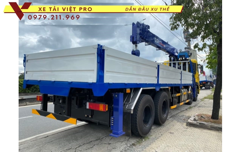 Đánh giá xe tải Dongfeng 4 chân gắn cẩu Dongyang 12 tấn