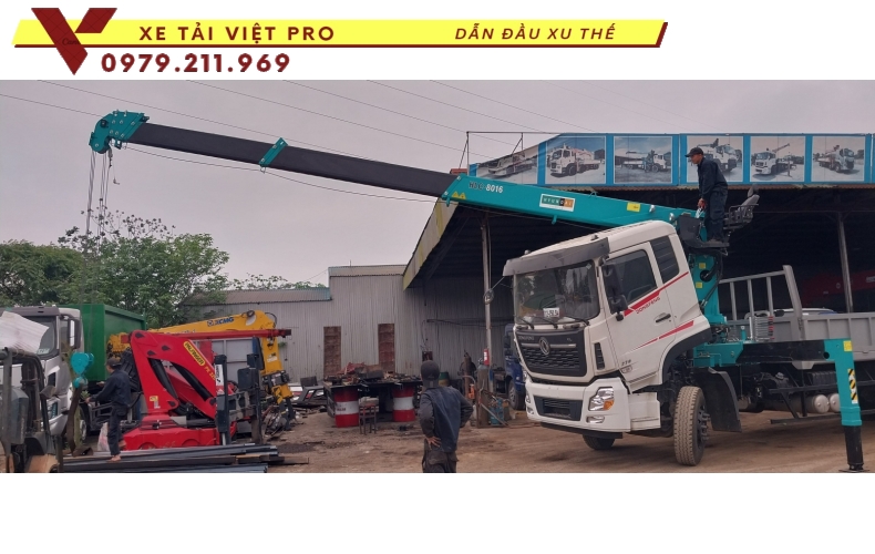 Dongfeng 3 chân gắn cẩu Hyundai 8 tấn