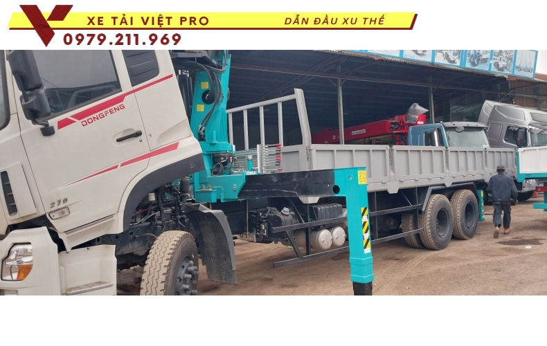 Dongfeng 3 chân gắn cẩu Hyundai 8 tấn