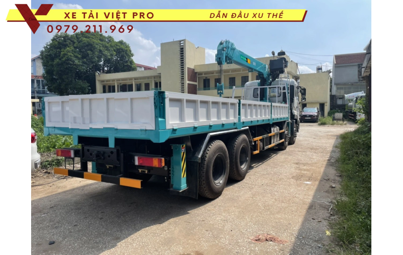 Xe tải Dongfeng 4 chân gắn cẩu Hyundai 8 tấn