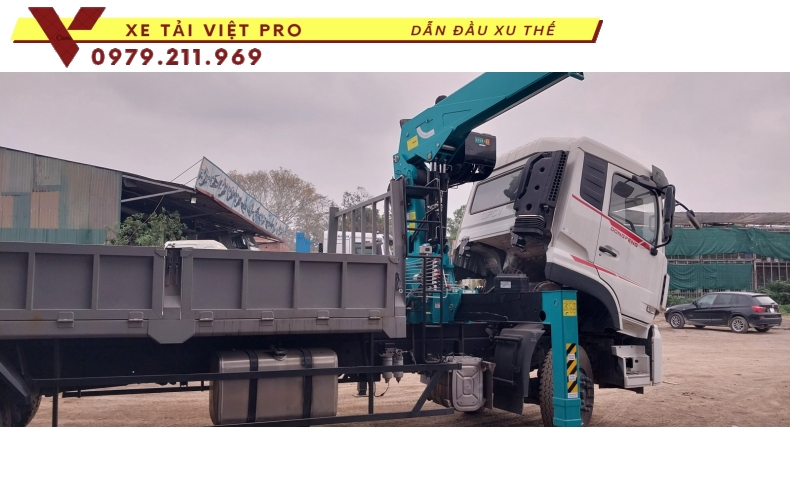 Dongfeng 3 chân gắn cẩu Hyundai 8 tấn
