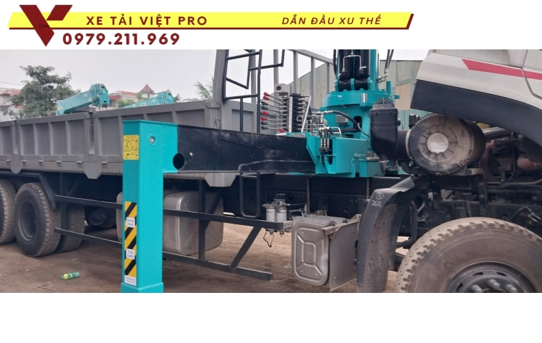 Dongfeng 3 chân gắn cẩu Hyundai 8 tấn