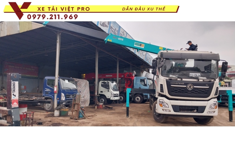 Dongfeng 3 chân gắn cẩu Hyundai 8 tấn