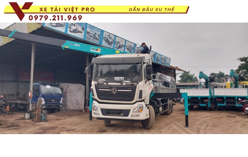 Dongfeng 3 chân gắn cẩu Hyundai 8 tấn