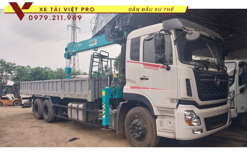 Dongfeng 3 chân gắn cẩu Hyundai 8 tấn