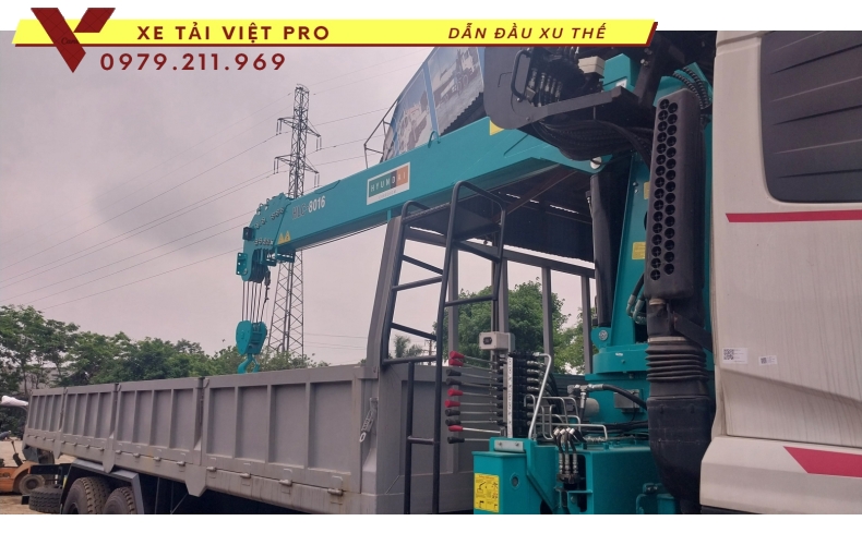 Dongfeng 3 chân gắn cẩu Hyundai 8 tấn