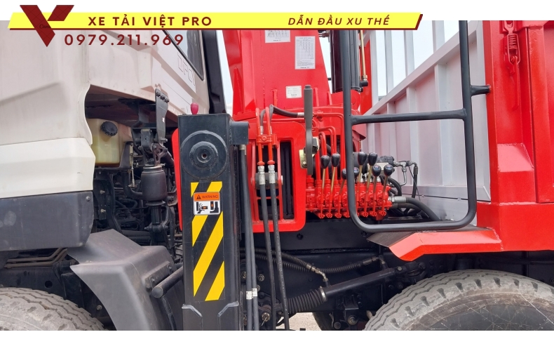 Xe tải Dongfeng 4 chân gắn cẩu Kanglim 15 tấn 6 đốt - Giá tốt chất lượng cao