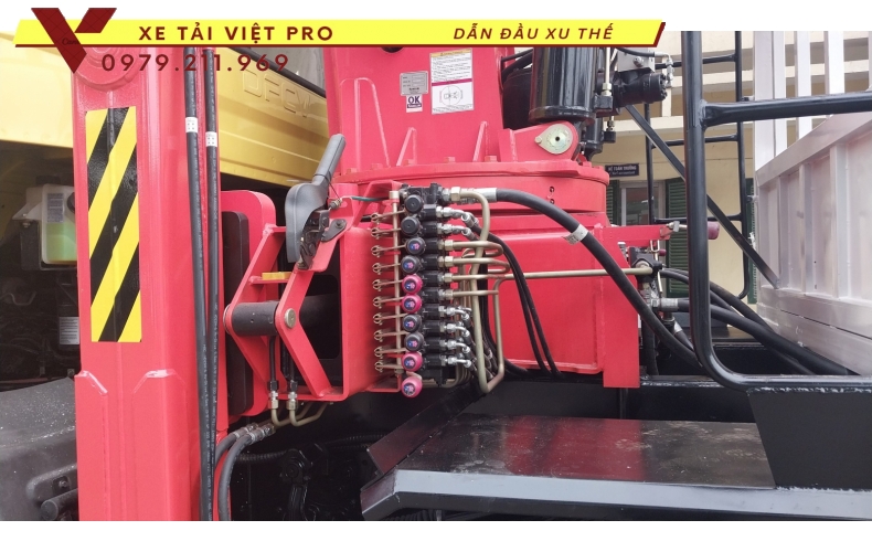 Xe tải Dongfeng 4 chân gắn cẩu Kanglim 15 tấn 6 đốt - Giá tốt chất lượng cao