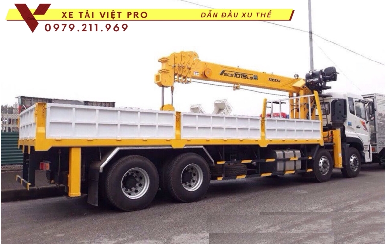 Xe Dongfeng 4 chân gắn cẩu Soosan 10 tấn