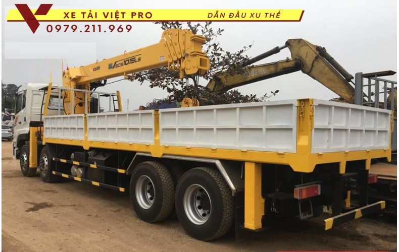 Xe Dongfeng 4 chân gắn cẩu Soosan 10 tấn