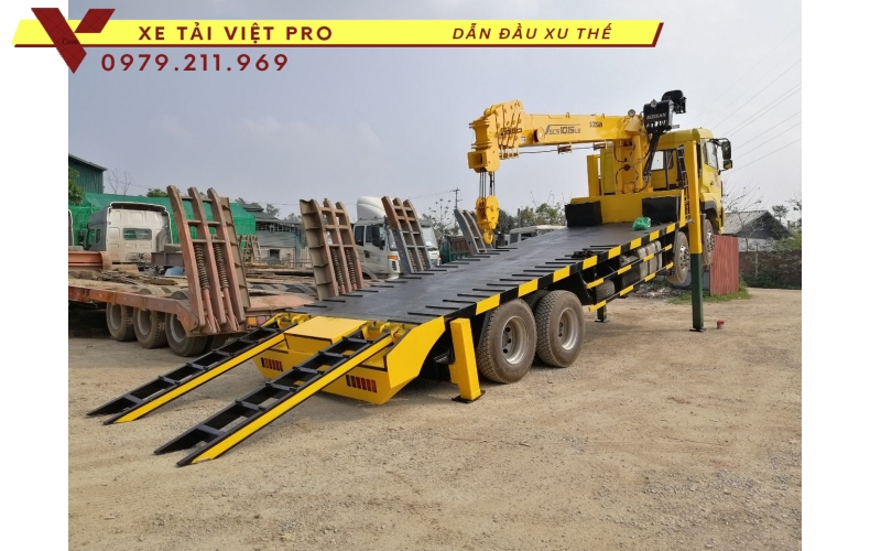 Xe Dongfeng 4 chân gắn cẩu Soosan 12 tấn