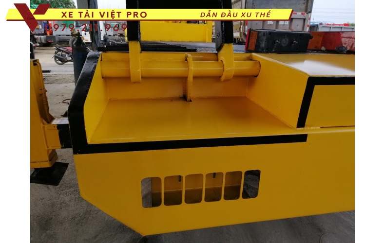 Xe tải Dongfeng 4 chân gắn cẩu Soosan 12 tấn