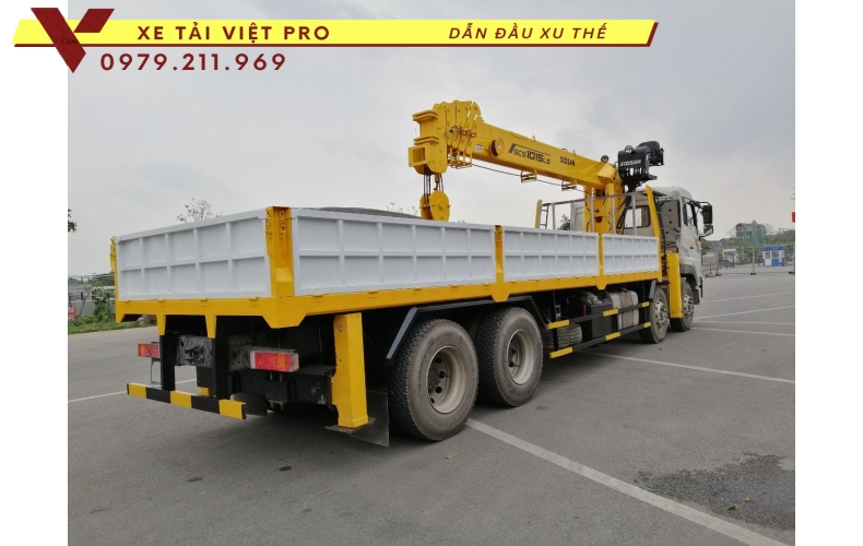 Xe tải Dongfeng 4 chân gắn cẩu Soosan 12 tấn