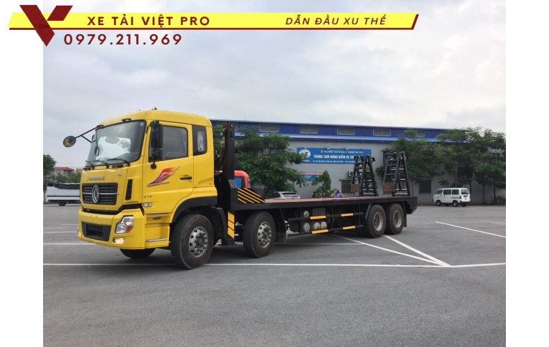 Báo giá xe Dongfeng 4 chân nâng đầu chở máy công trình