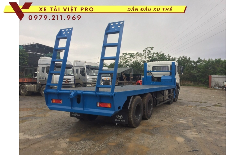 Báo giá xe Dongfeng 4 chân nâng đầu chở máy công trình