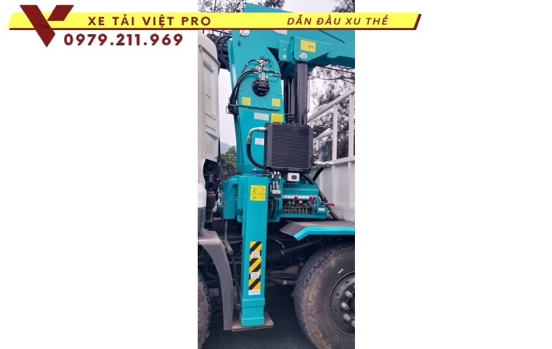 Xe tải Dongfeng 4 chân gắn cẩu Hyundai 12 tấn giá rẻ chất lượng ổn định