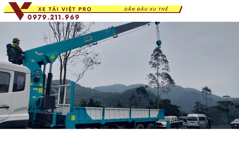 Xe tải Dongfeng 4 chân gắn cẩu Hyundai 12 tấn giá rẻ chất lượng ổn định